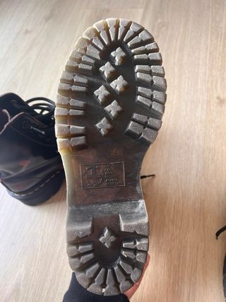 Botas Dr. Martens plataforma negras y rojas