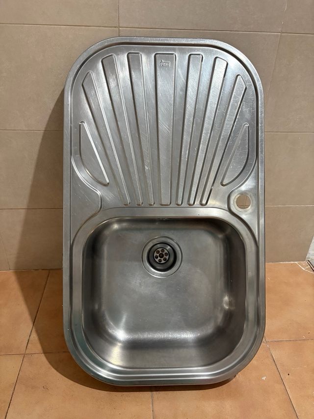 Fregadero de cocina metálico
