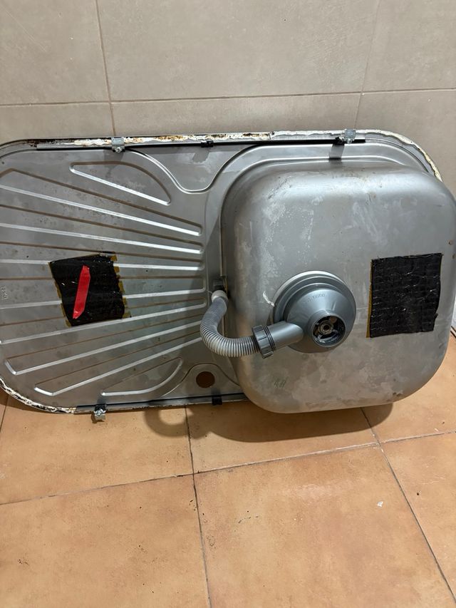 Fregadero de cocina metálico