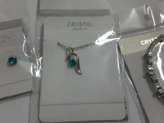 Conjunto Joyas: Colgante, Pulsera y Pendientes