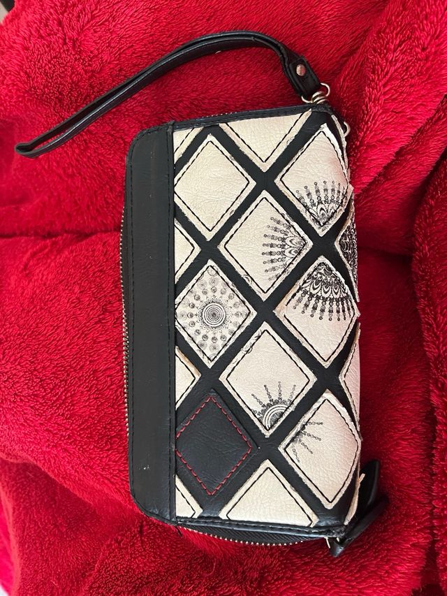 Monedero Desigual Negro y Blanco