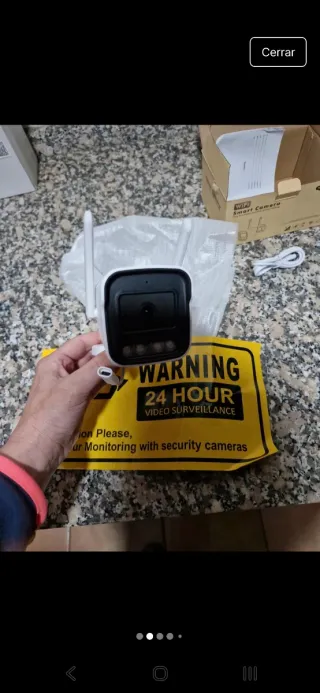 Cámara de vigilancia blanca, sin usar.