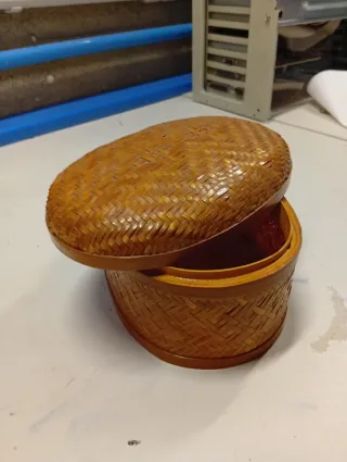 Cestino portagioie in legno intrecciato