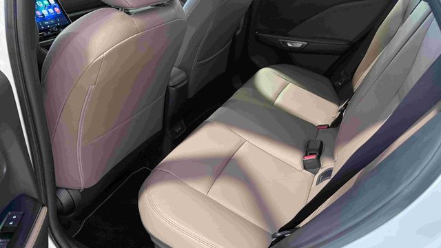 Lexus LBX  ELEGANT +