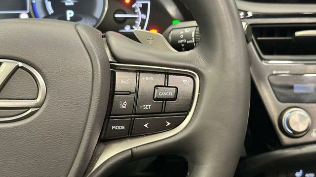 Lexus ES 300H PREMIUM