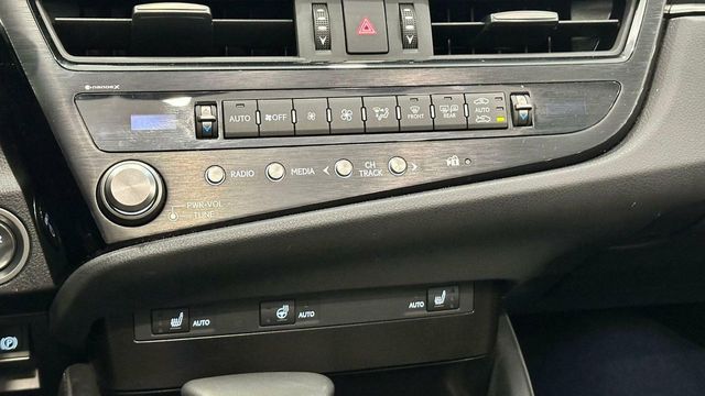 Lexus ES 300H PREMIUM