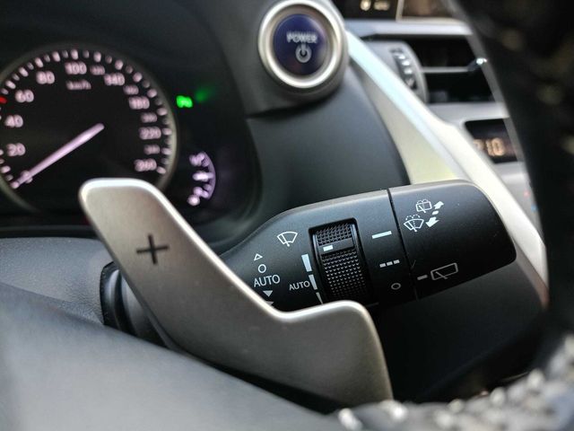 Lexus NX 300H PREMIUM 2WD