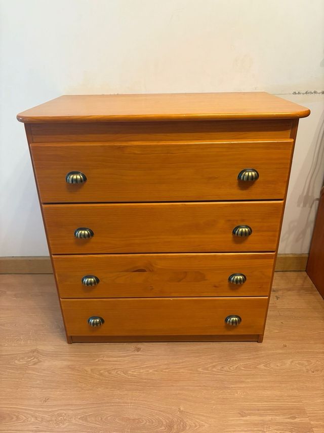 Cómoda y cambiador infantil de madera