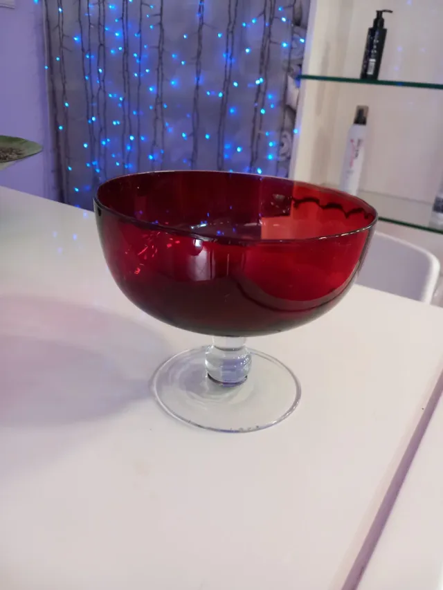 Bombonera de cristal roja