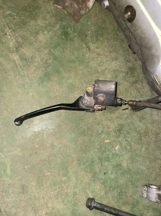 Bomba freno delantera y maneta trasera de