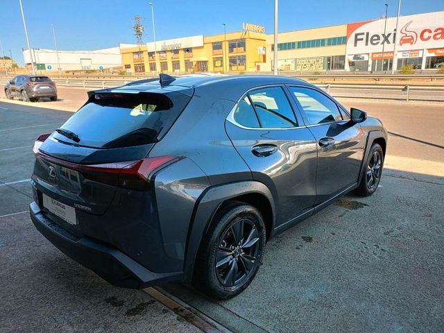 Lexus UX + 2WD