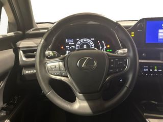 Lexus UX 300H + 2WD