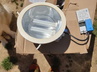 Foco reflector metálico