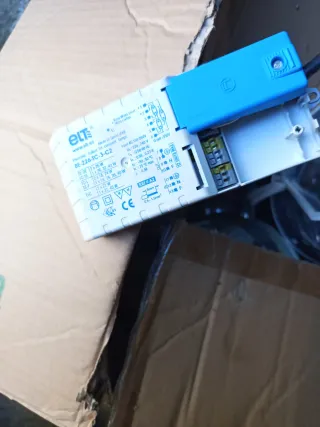 Foco reflector metálico