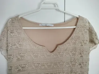 Vestido beige de encaje
