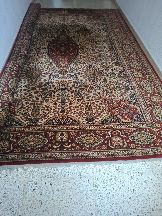 Alfombra de lana vintage beige y roja