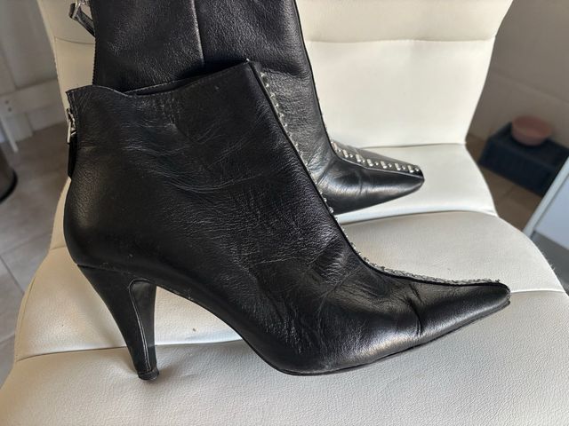 Botines negros con tachuelas