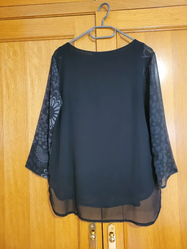 Top Desigual negro estampado floral