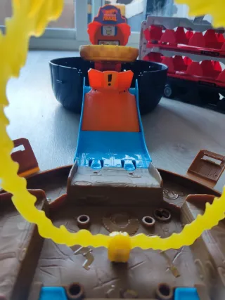 Camión Transportador y Circuito Monster Truck