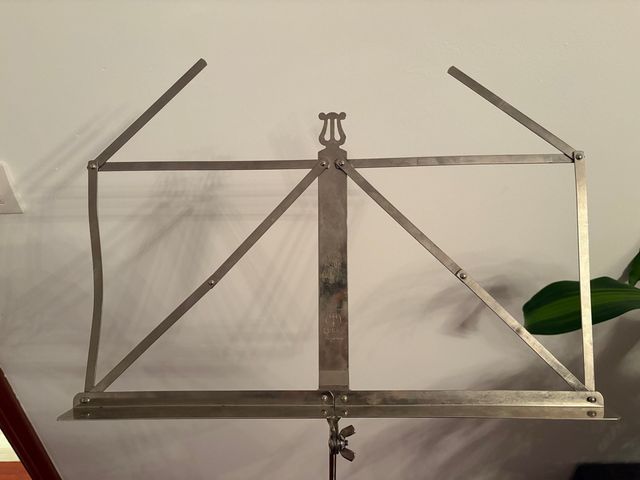 Atril de música metálico