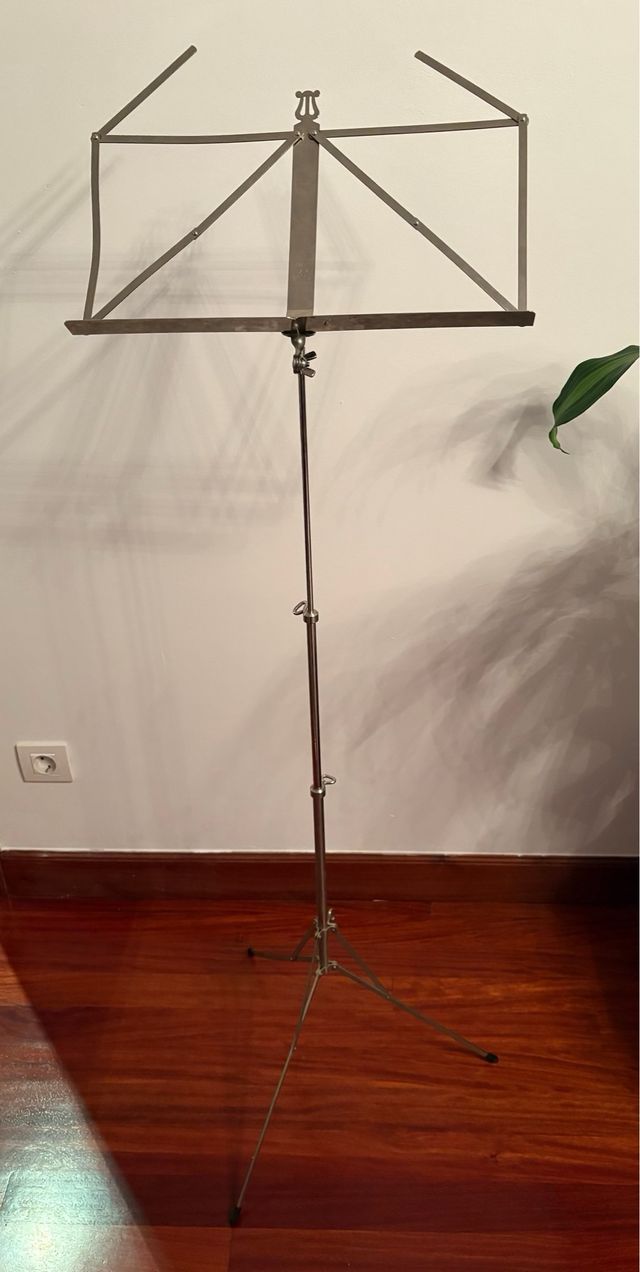 Atril de música metálico