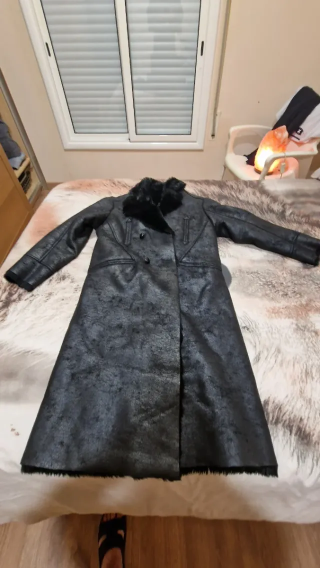 Gabardina di pelle nera con fodera