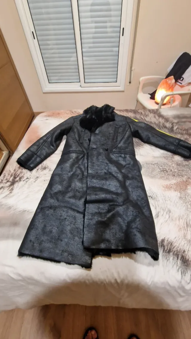 Gabardina di pelle nera con fodera