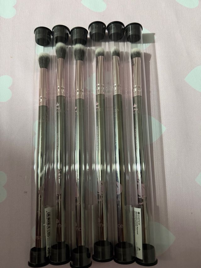 Set 7 Brochas Maquillaje Essence Difuminar
