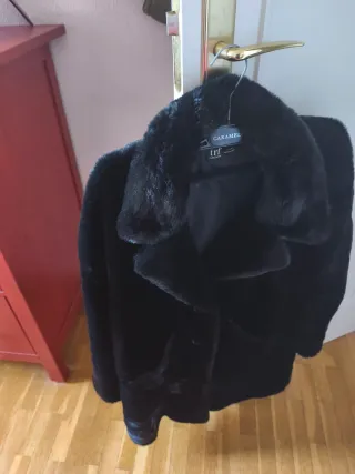 Abrigo efecto muton Zara Talla M