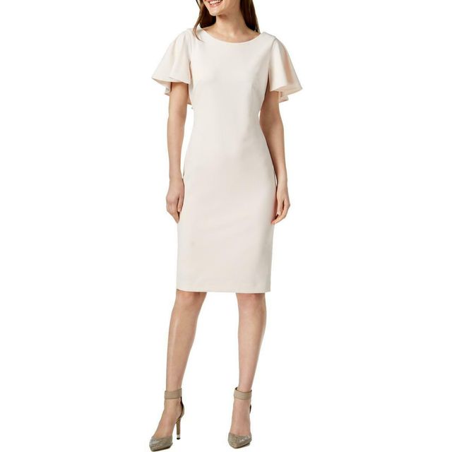 Vestido elegante con plumas