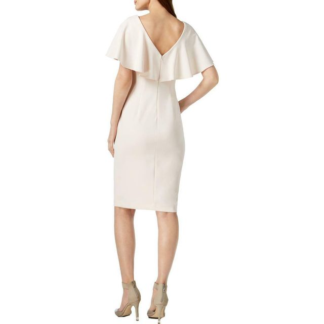 Vestido elegante con plumas