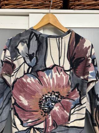 Jersey Bershka floral talla XS nuevo sin etiqueta