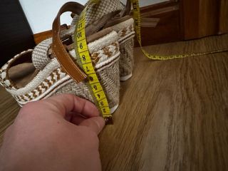 Sandalias cuña beige y marrón