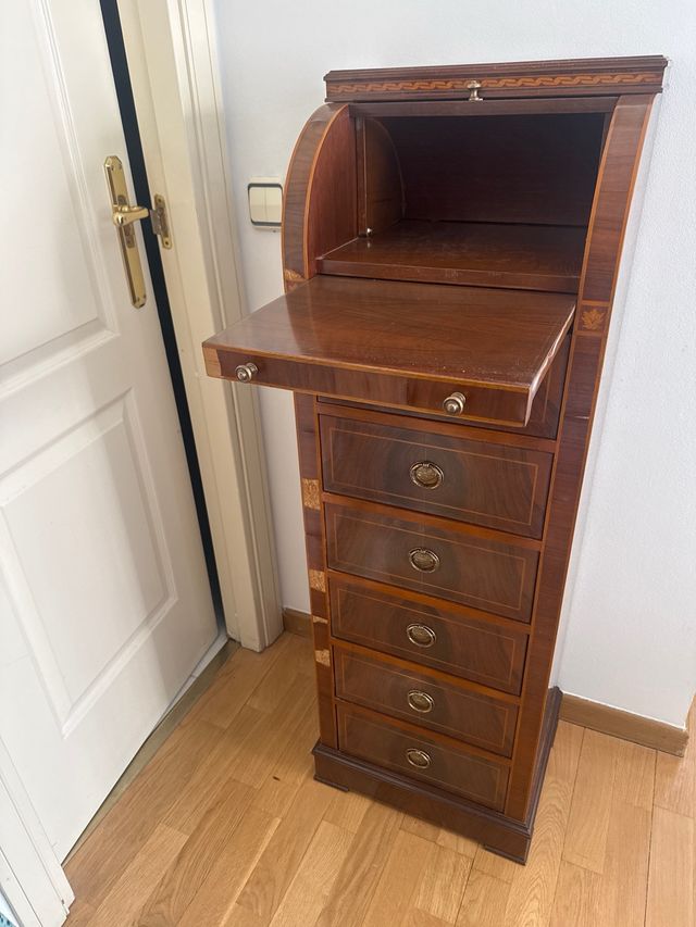 Sinfonier de madera con cajones. Hay que restaurar