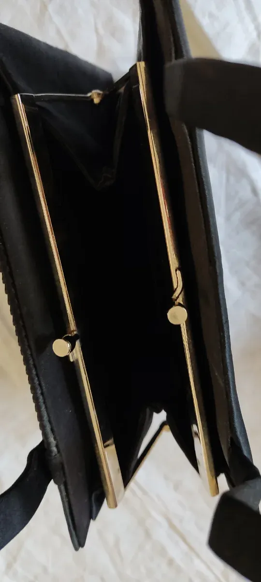 Bolso de fiesta negro de raso