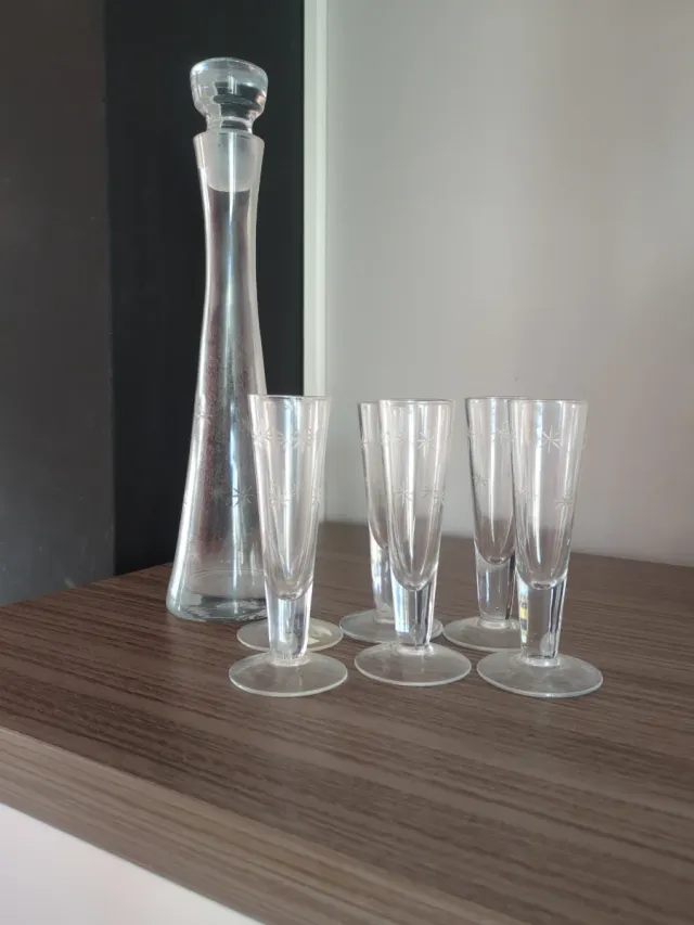 Botella licor y 6 vasitos chupito cristal