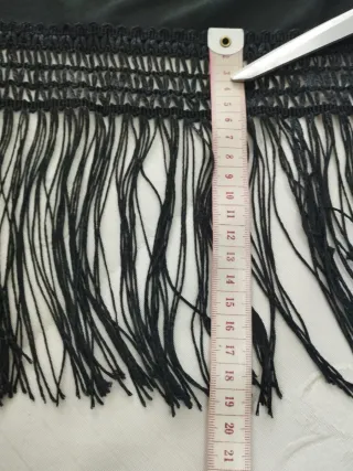 Mantón de Manila bordado negro y dorado