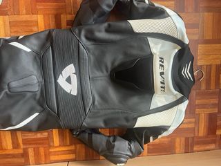 Mono de cuero Revit hyperspeed como nuevo.