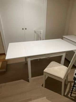 Mesa comedor extensible IKEA blanca + 2 sillas