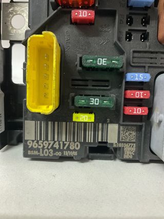 Caja Fusibles Relés Citroën C2 2006