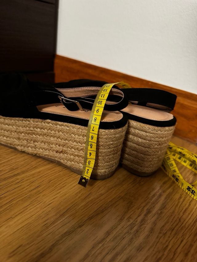 Sandalias negras plataforma esparto
