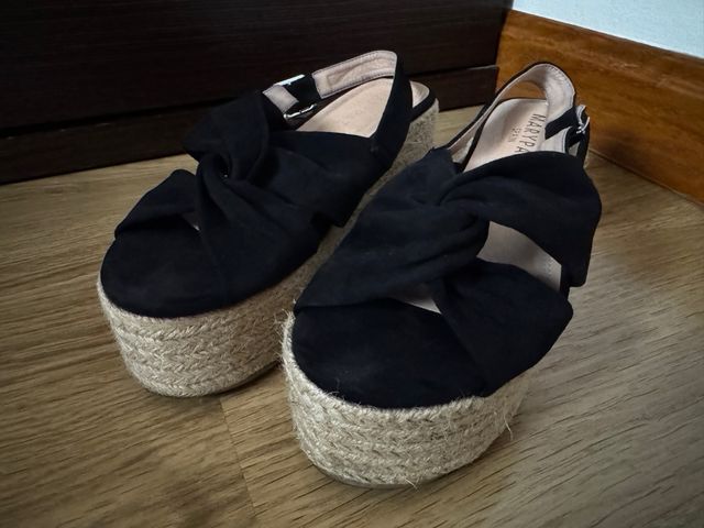 Sandalias negras plataforma esparto