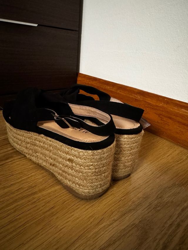 Sandalias negras plataforma esparto