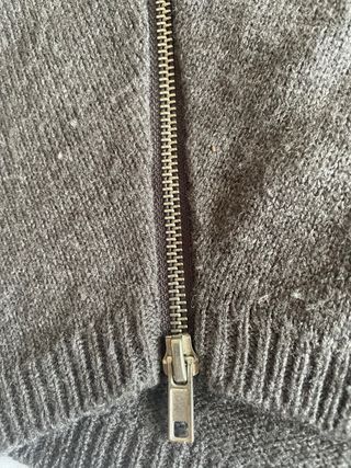 Chaqueta con cremalleras y piel sintética