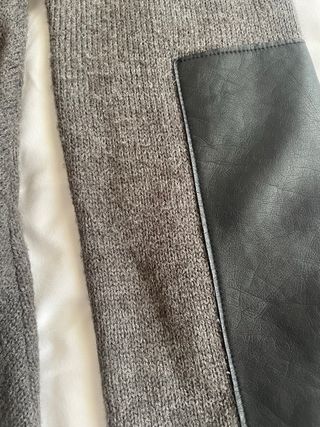 Chaqueta con cremalleras y piel sintética