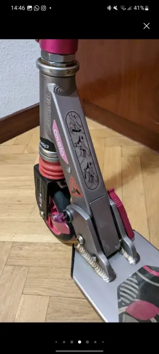 Patinete infantil rosa y gris