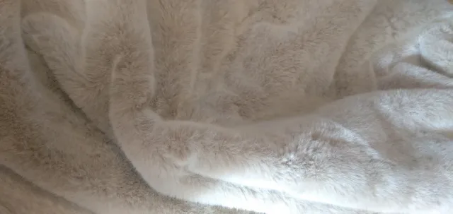 Retal de tela sintetica blanco 1m