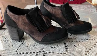 Botines negros y morados con flecos