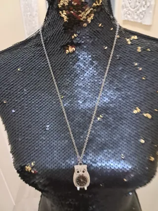 Collar con colgante de reloj búho