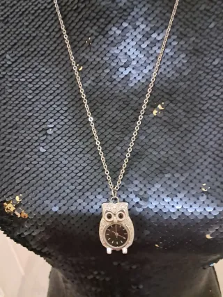 Collar con colgante de reloj búho